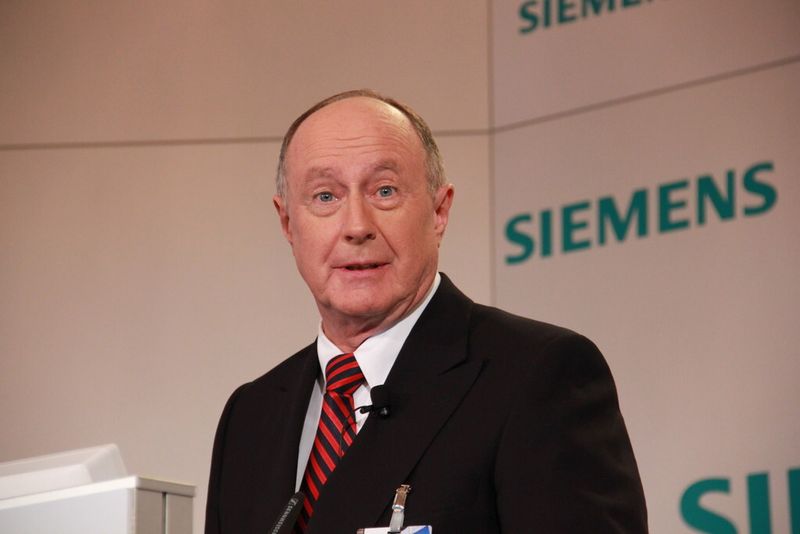 So überrascht war er gar nicht: Anton S. Huber, CEO der Siemens-Division Industry Automation, bei einer Siemens-Pressekonferenz. Beim Thema Industrie 4.0 allerdings vertritt er teilweise skeptische Positionen.