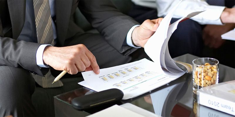Kostenloser Leitfaden von Microfin zeigt auf, was in keinem Service Level Agreement fehlen darf.
