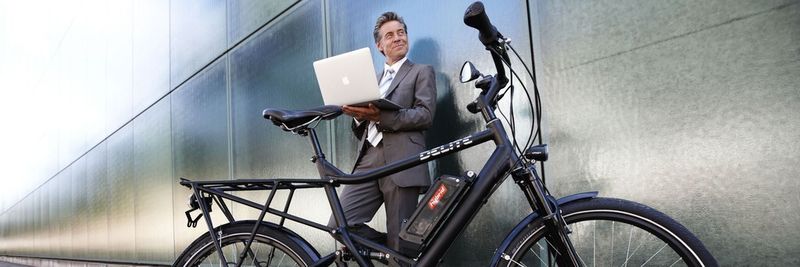 Wer mit dem E-Bike zum Termin kommt, beweist ein Gespür für die Trends der Zukunft und zeigt, dass umweltbewusste, gesunde Mobilität keineswegs Quälerei ist.