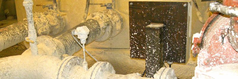 Bild 1: Die Mikrowellen-Messtechnik eignet sich auch für den Einsatz in rauer Industrieumgebung.