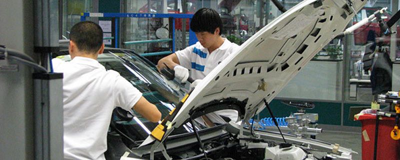 Die chinesische Zentralregierung plant ein Reformprogramm, das unter anderem die Joint-Venture-Regelung für ausländische Automobilhersteller als nicht mehr sinnvoll erachtet. Kippt diese Regelung, verändert dies die Struktur der Automobilindustrie in China nachhaltig.