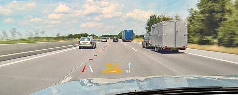 Mit Hilfe von Augmented Reality-Technik für das Head-Up-Display lässt Continental die virtuelle Welt mit der Wirklichkeit verschmelzen. Im Jahr 2017 könnte die Technik serienreif sein.