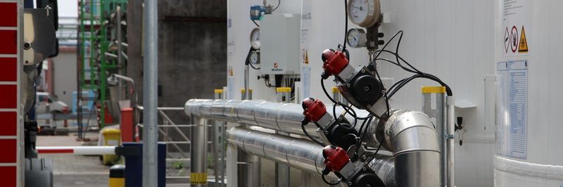 Einblicke in die neue Kohlendioxid-Produktion im Industriepark Höchst - betrieben von der im Oktober 2012 gegründeten CO2 Betriebs-GmbH. An dem Joint Venture sind vier mittelständische deutsche Gasehersteller beteiligt: Die Westfalen aus Münster hält 50 Prozent, die weiteren Kontingente übernahmen die basi Schöberl aus Rastatt, die Sauerstoffwerk Friedrich Guttroff aus Wertheim und die Rießner-Gase aus Lichtenfels.