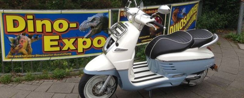 Von wegen Dino: Peugeot fertigt seit 60 Jahren neben Autos auch Zweiräder.