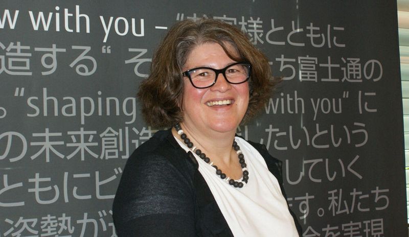 „Ich mache meinen Job von Herzen gerne“, sagt Vera Schneevoigt, Executive Vice President,Product Supply Operations Service Platform bei Fujitsu, und gehe jeden Morgen mit einem Lachen auf dem Gesicht ins Büro.“