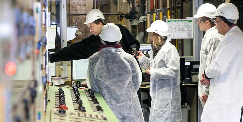 Abb. 3: Der Produktionsprozess wird ständig überwacht und in allen Phasen lückenlos dokumentiert.