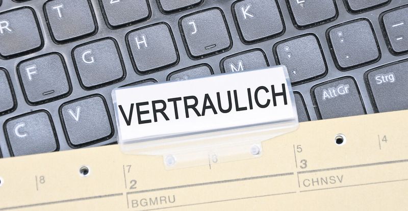 Handelsübliche Virtual-Private-Network-Lösungen sind nicht ausreichend, die Produkte müssen eine Zulassung durch das Bundesamt für Sicherheit in der Informationstechnik erhalten haben.
