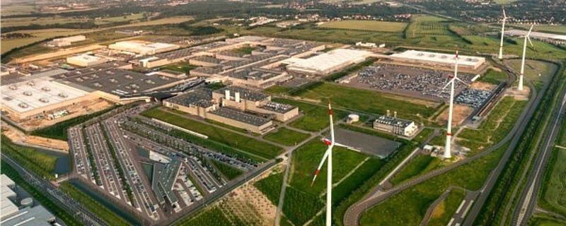 In der Kategorie Automotive OEM/Konzern gewinnt das BMW Werk Leipzig den „Lean & Green Management Award 2014“. Auf dem Gelände stehen vier Windräder, die jährlich 26 GWh Strom produzieren.