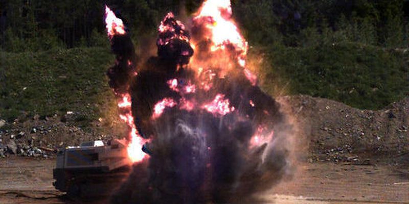 Im kürzlichen Härtetest beim Swedish EOD and Demining Centre/Swedec brachte der Digger D250 450 Anti-Personen-Minen und drei Panzerminen mit bis zu 8 kg TNT zur Explosion – und die Lager funktionieren immer noch einwandfrei.