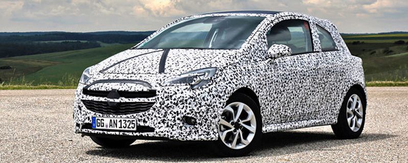 Auftritt des Erlkönigs: In seinem Tarnkleid ist der neue Opel Corsa kaum noch zu erkennen.