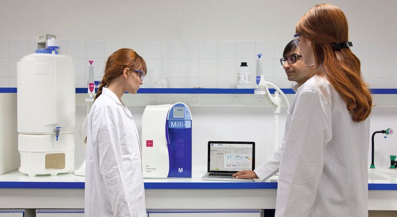 Abb.1: Das Reinstwasser für die vorgestellten Experimente wurde mit einem Milli-Q-System erzeugt.