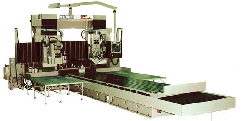 Die XXL-Portalschleifmaschinen arbeiten im Präzisions- beziehungsweise Ultrapräzisionsbereich und seien dafür mit vielfältigen konstruktiven Features ausgerüstet, die ein einheitliches, hoch präzises Schliffbild garantieren sollen.