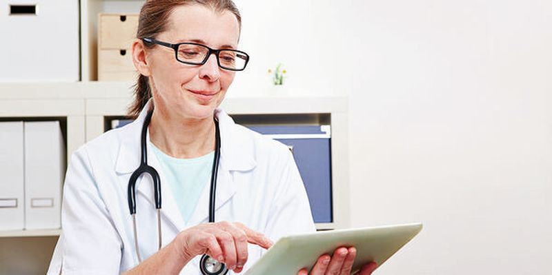 Megatrend Mobile Health: Ärzte können auf die tägliche Visite verzichten – ein Blick auf die per Mobilfunk gesendeten Daten über den Therapieverlauf reicht dem behandelnden Arzt aus.