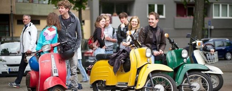 Vor allem im Osten Deutschlands bedeuten motorisierte Zweiräder für Jugendliche ein großes Plus an Mobilität.