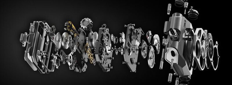Die einzelnen Bauteile des Uhrwerks der Urwerk EMC