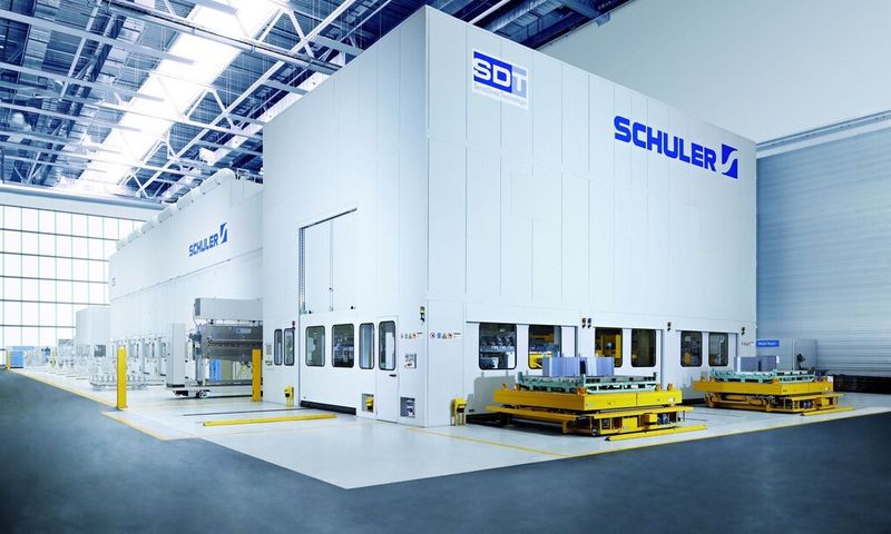 Drei Pressenlinien mit der Schuler ServoDirekt-Technologie (SDT) liefert der schwäbische und weltweit agierende Schuler-Konzern an die FAW Volkswagen Automotive Co. Ltd. in China.
