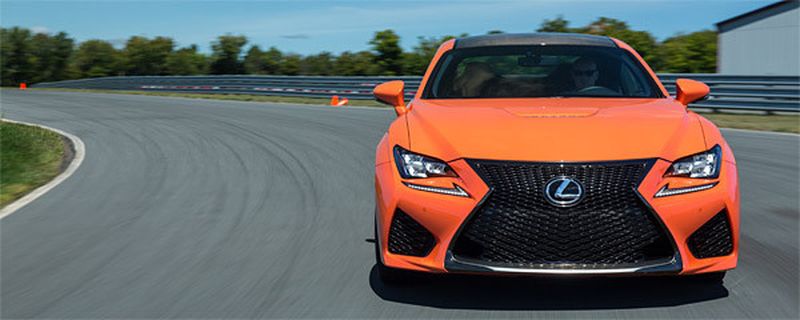 Die Toyota-Tochter Lexus definiert sich vorwiegend als Hybrid- und Nobelmarke. Seit den frühen 90er Jahren gibt es aber eine sportliche Unterströmung – die jetzt mit dem 4,71 Meter langen, 477 PS starken Sportcoupé RC F ihre jüngste Ausprägung findet.