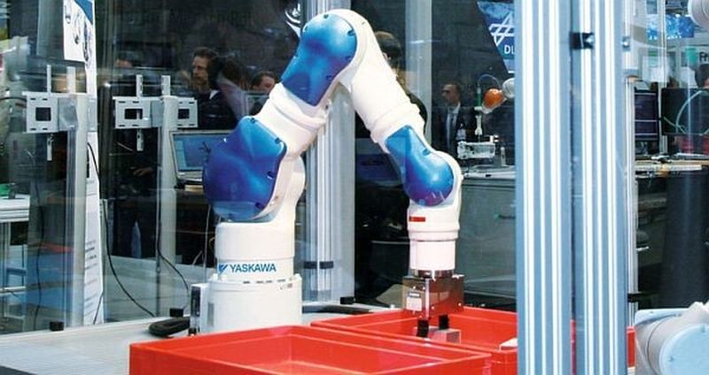 Ein Sieben-Achs-Roboter Motoman SIA10F von Yaskawa verdeutlicht die Möglichkeiten der Open-Source-Software ROS im Robotikbereich.