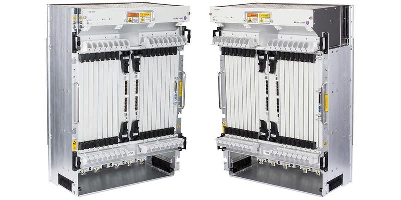 Die 100G/200G-DWDM-Karte wird in den 1830 Photonic Service Switch (PSS) von Alcatel-Lucent eingeschoben.