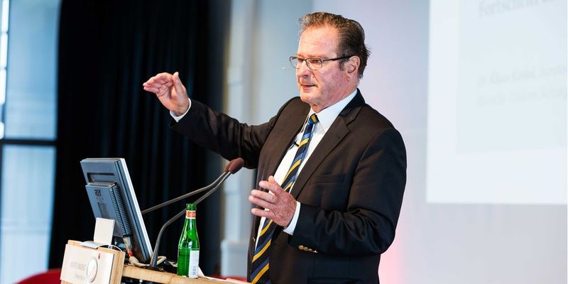 Der frühere Vizekanzler Dr. Klaus Kinkel eröffnet „Innovatives Management 2014“ in Lübeck