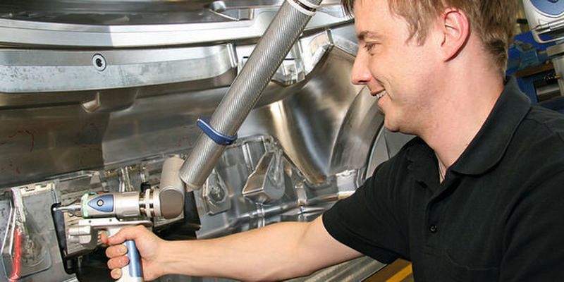 Der Faro Edge Scan-Arm ES ist branchenweit der leistungsfähigste tragbare Messarm, durch die verbesserte Scantechnologie können auch anspruchsvolle Oberflächen problemlos und schnell gescannt werden.