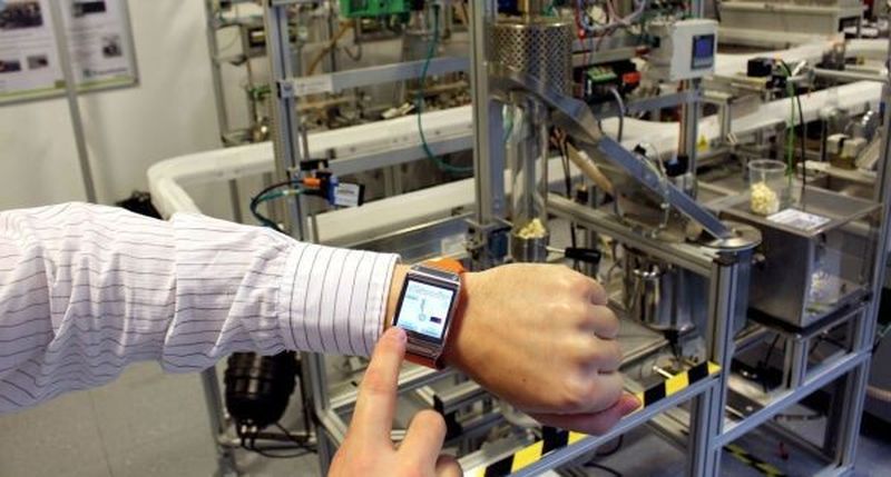 Forscher nutzen die Smartwatch bereits für die Steuerung einer hochkomplexen Industrieanlage.
