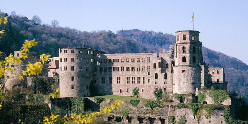 Klassische Firewalls lassen sich mit einer Festung vergleichen, unüberwindbar sind sie aber nicht.