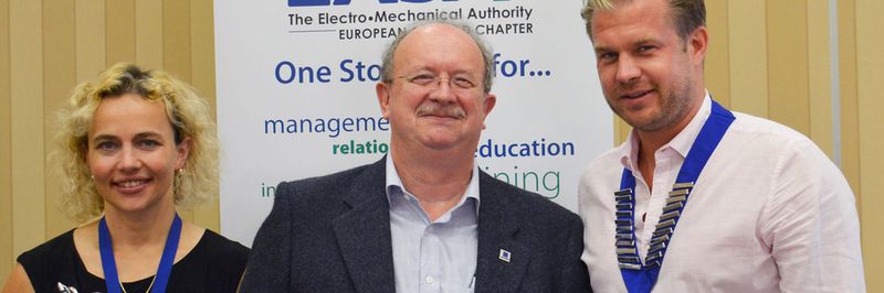 v.r. Mathis Menzel übernahm die Präsidentschaft des EASA-„European & World Chapter“. John Allen ist der bisherige Sektionspräsident und Linn Moholt die neue Vizepräsidentin.
