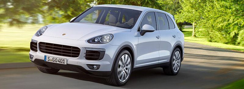 Der Porsche Cayenne S E-Hybrid: Die Gersamtleistung von 306 kW und das Drehmoment von 590 Nm ermöglichen Fahrleistungen auf Sportwagenniveau.