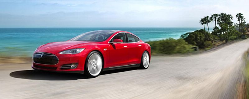 Daimler verkauft seine Anteile im Wert von ca. 613 Millionen Euro. Die Zusammenarbeit mit Tesla bleibt aber weiterhin bestehen.