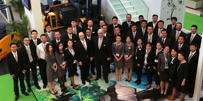 Auf der Cemat Asia 2014 war Jungheinrich natürlich mit einem Messestand vertreten.