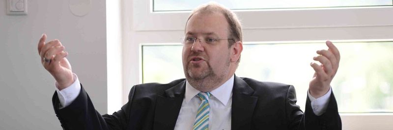 Klaus Firschke, Abteilungsleiter Produktmarketing für Industrial Cabinet Connectivity bei Phoenix Contact: „In der Industrie wird die Zahl der Verdrahtungen auch in Zukunft weiter steigen.“