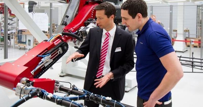 Güdel-Robospeed mit Toolings von De-Sta-Co
