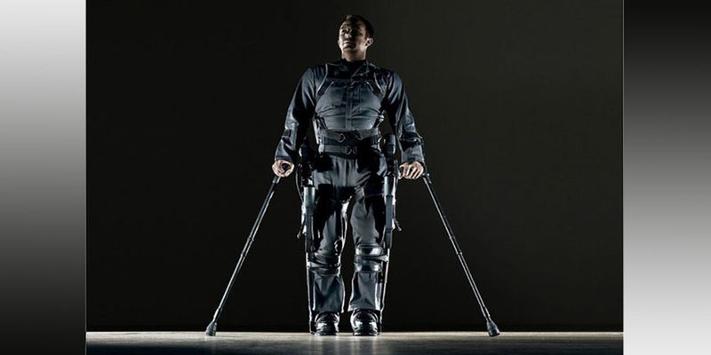Der Gehroboter „Ekso GT“ macht ein intensives Motorik-Training in der Schlaganfallrehabilitation möglich