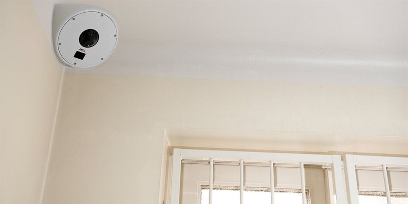 Durch ihr Design soll die IP-Kamera Axis Q8414-LVS weniger auffällig und provokativ erscheinen.