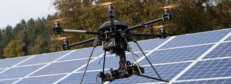 der Air6 im Einsatz: Kontrolle von Photovoltaik-Anlagen.