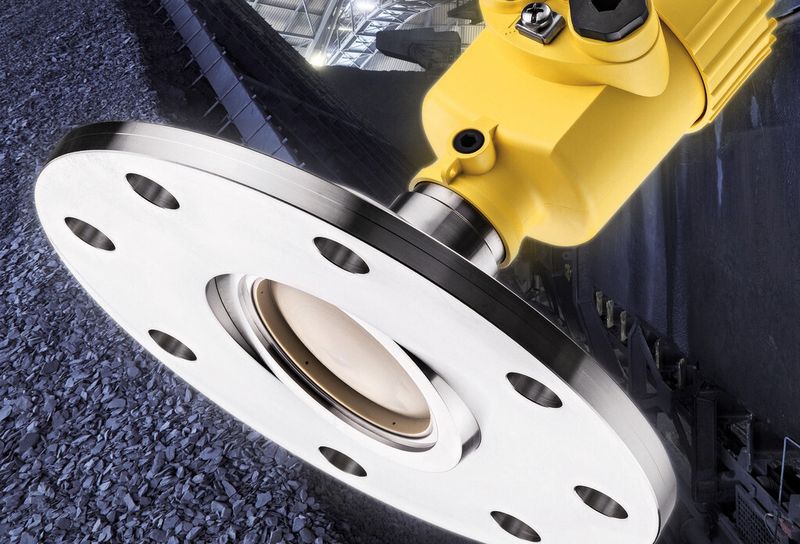 An application which benefits particularly from the narrow opening angle of the Vegapuls 69 is the measurement in segmented containers or mixing silos which have trapezoidal plates as partitions. In comparison with the bulk solids, these plates cause very heavy interference signals. The better focusing now leads to more accurate and above all safe measuring results.