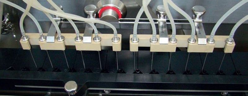 Efficient transport system guides instable containers to the various stations participating in the aseptic filling process