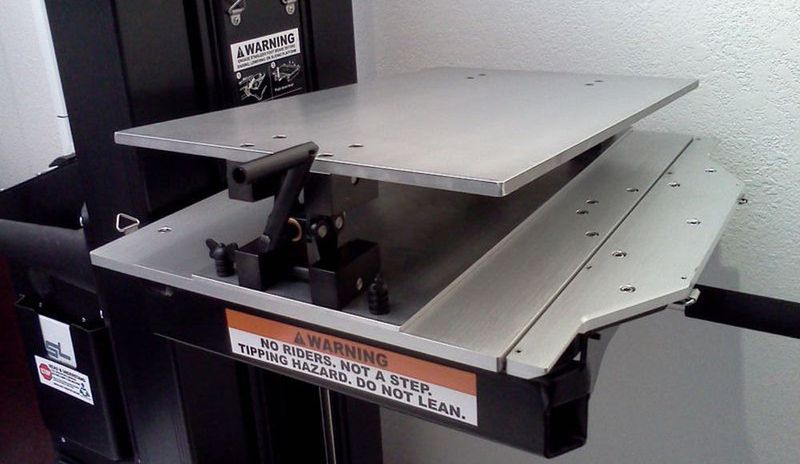 Mit dem Erweiterungsmodul Serverlift RS-500X lassen sich verschiedene Serverlift-Modelle mit einer neigbare Plattform nachrüsten.