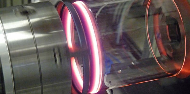 Anglasprozess bei der Realisierung einer Glas-Metall-Verbindung.