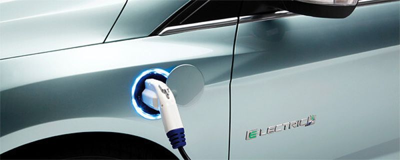 E-Autos könnten wesentlich erfolgreicher sein, wenn die Hersteller die entsprechenden Modelle im Programm hätten – sagen Marktforscher.