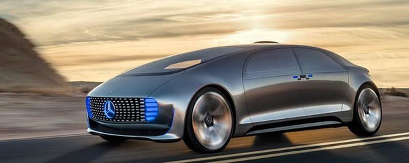 Mercedes-Benz hat auf der Consumer Electronics Show (CES) 2015 in Las Vegas die autonom fahrende Luxuslimousine F 015 Luxury in Motion vorgestellt. Das Forschungsfahrzeug kommuniziert kontinuierlich zwischen Fahrzeug, Passagieren und Außenwelt.