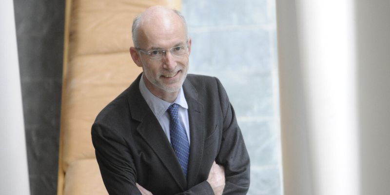 Stuart Parkin ist seit April 2014 Direktor am MPI für Mikrostrukturphysik Halle sowie Professor am Institut für Physik der Martin-Luther-Universität Halle-Wittenberg.