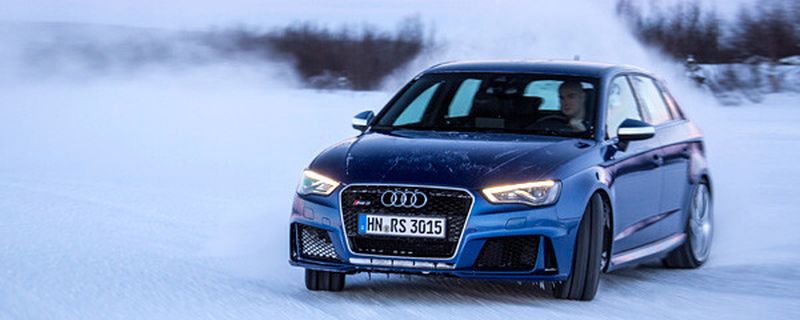 Vier Jahre ist es her, dass Audi die A3-Baureihe erstmals mit einem Spitzenmodell der quattro GmbH in Neckarsulm gekrönt hat. Der jetzt vorgestellte Nachfolger ist ein A3-Derivat, das – Kopf an Kopf mit dem Mercedes-Benz A45 AMG – wohl die Spitze des Segments repräsentiert.