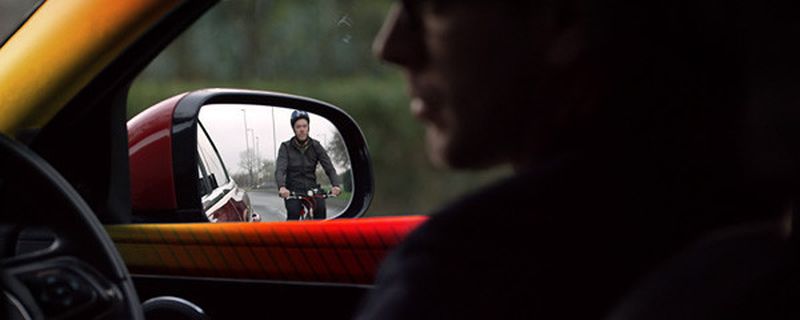 Jaguar Land Rover hat sein neues Forschungsprojekt „Bike Sense“ präsentiert. Hierbei entwickelt der Wagen ein besonderes „Gespür“ für andere Verkehrsteilnehmer, speziell für Fahrrad- und Motorradfahrer.