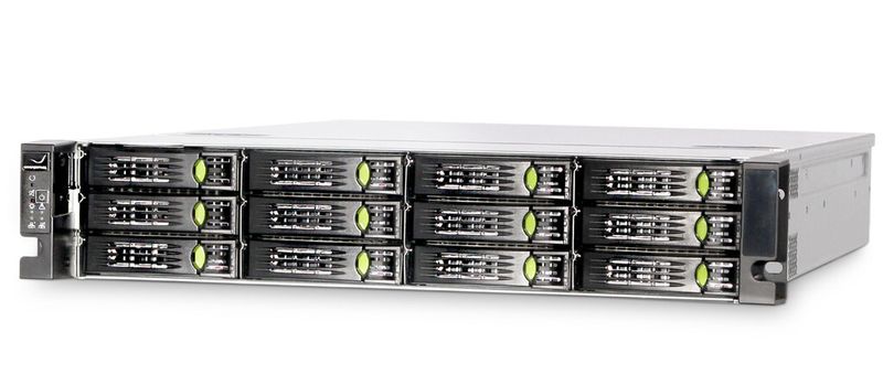 Der erste Storage-Server S1212M von Grafenthal misst zwei Höheneinheiten und läuft mit Software von Microsoft sowie Open-E.