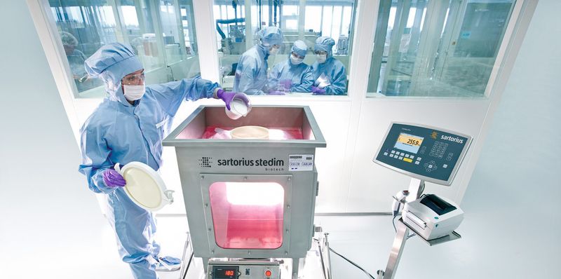 Everything in the bag – single-use bioreactors are no longer confined to the lab environment. However, production, storage and sterilization of single-use components still pose a considerable challenge for process analytical technology. A new approach is often needed for sensor design.