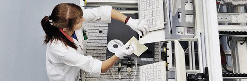Das Fujitsu Product Compliance Center bietet Herstellern und Zulieferern das Komplettpaket von Messungen, Beratung und Mitarbeiterschulungen in allen Bereichen des RoHS-Konformitätsnachweises.