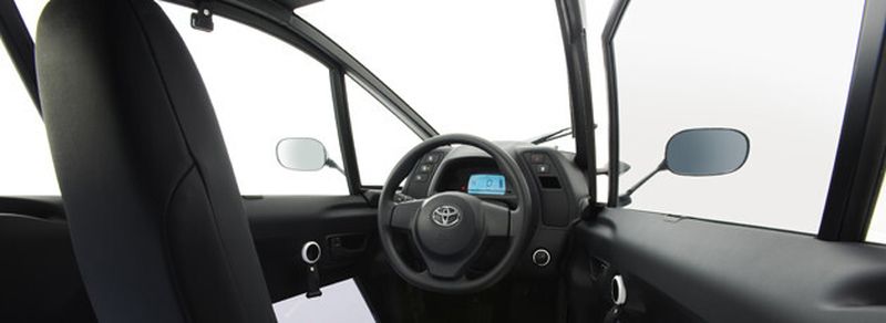 Dwer Toyota i-ROAD: Im Rahmen eines neuen Car-Sharing-Projektes steht das ultrakompakte Elektroauto ab April auch in der japanischen Hauptstadt für Fahrten bereit.