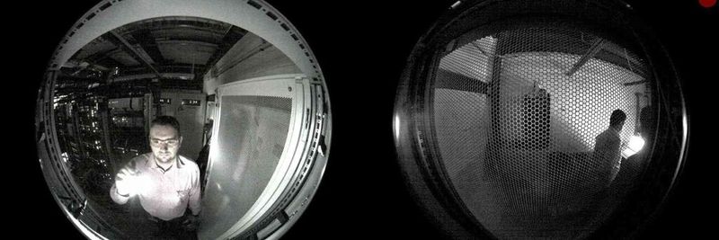 Ein ausgeklügeltes Sensor-Kamera-System zur optischen Raumüberwachung hält Datendiebe und Saboteure vom Schaltraum fern.